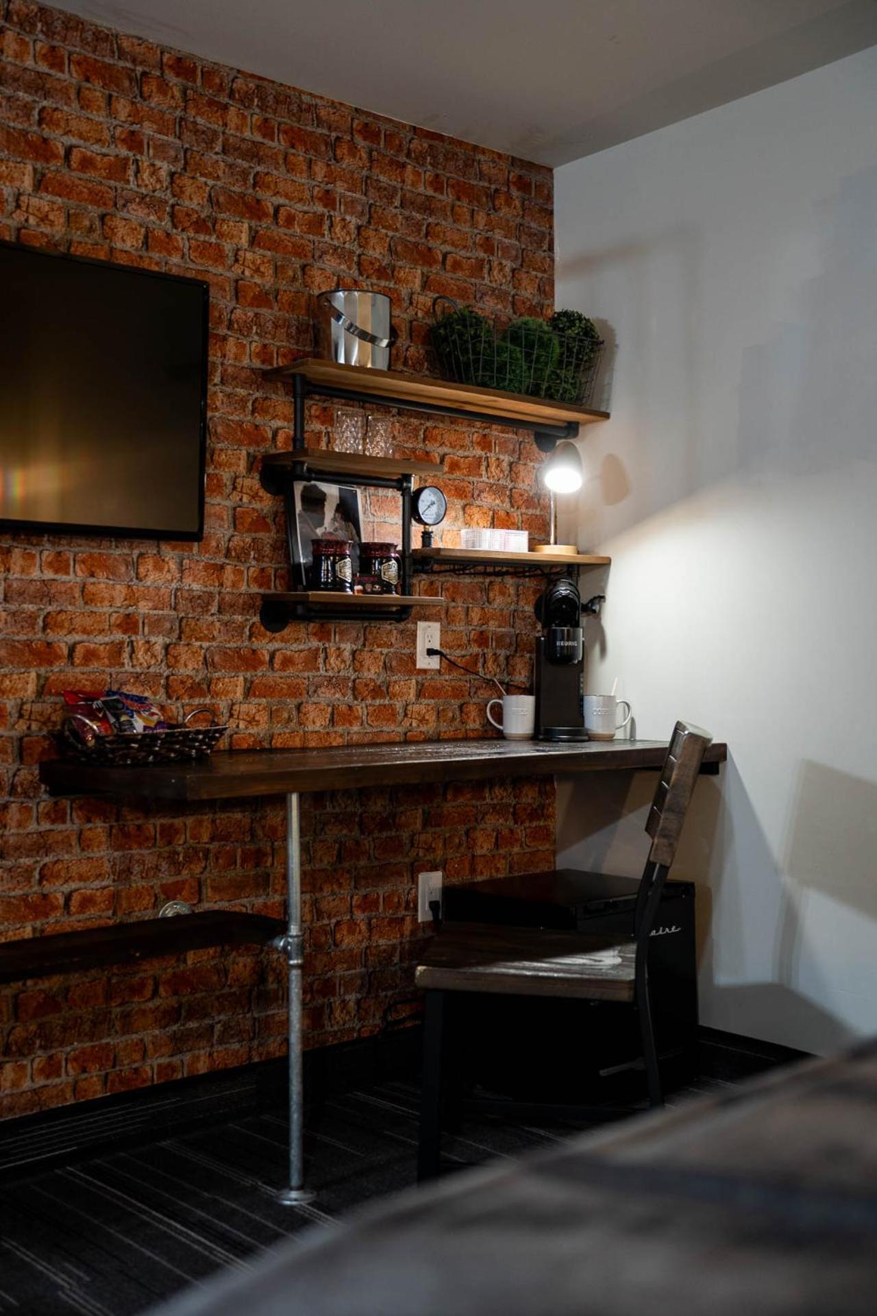 Heart & Hops Brewery Suites Kingsville エクステリア 写真